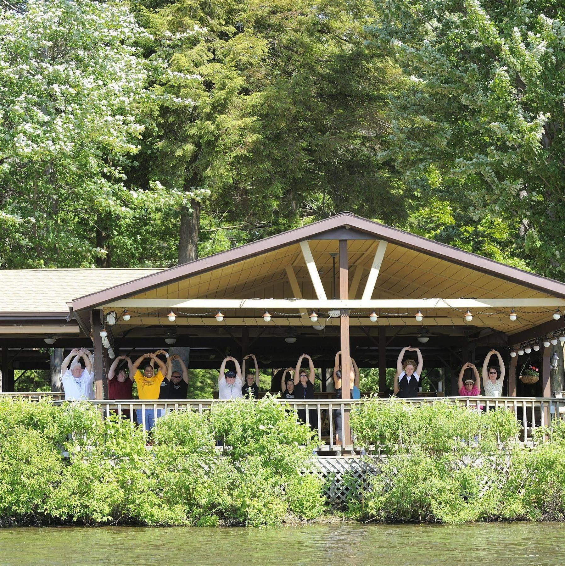 The Biggest Loser Resort Niagara Java Center Exterior photo